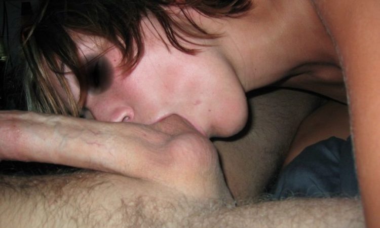 Jolie jeune suceuse